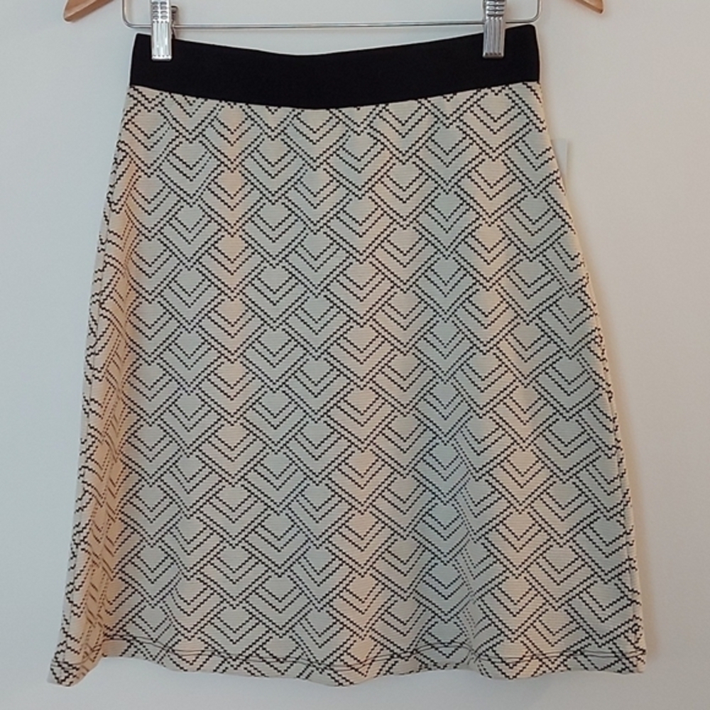 NWT Gilli Shelly Printed A Line Skirt Black and White Size Small